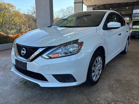 Used 2017 Nissan Sentra SV image 3