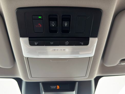 Used 2024 Nissan Rogue Platinum w/ Platinum Premium Package FWD image 32