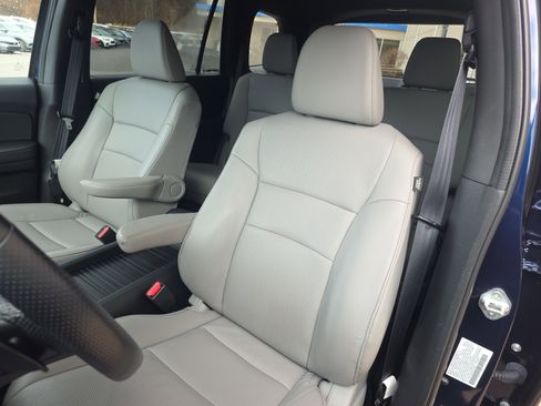 Used 2023 Honda Passport EX-L image 11