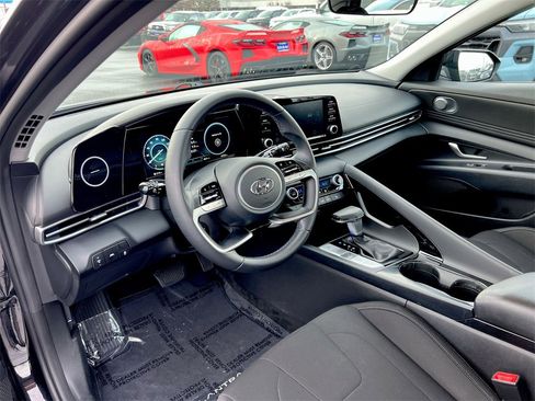 Used 2021 Hyundai Elantra SEL w/ Convenience Package image 10