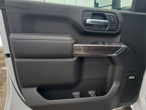 Used 2022 Chevrolet Silverado 2500 LTZ w/ LTZ Plus Package image 18