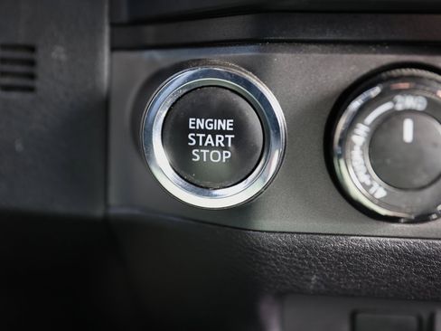 Used 2019 Toyota Tacoma TRD Sport image 29