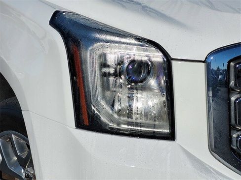 Used 2016 GMC Yukon XL SLE w/ HD Trailering Package image 10