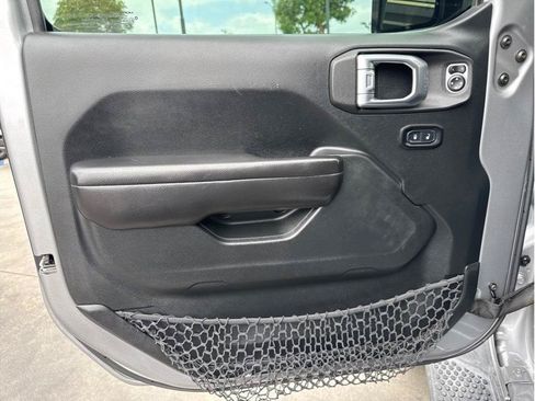Used 2018 Jeep Wrangler Unlimited Sport S AWD/4WD image 14
