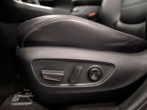 Used 2019 Toyota RAV4 Limited image 17