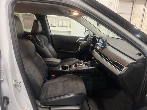 Used 2024 Mitsubishi Outlander SE image 25