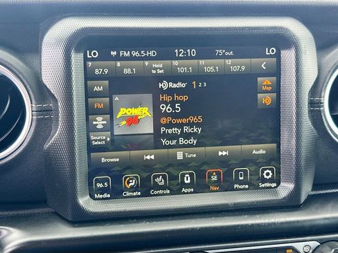 Used 2022 Jeep Wrangler Unlimited Sahara w/ Cold Weather Group AWD/4WD image 14