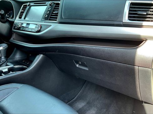 Used 2015 Toyota Highlander XLE AWD/4WD image 27