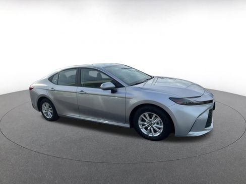 Used 2025 Toyota Camry LE image 2