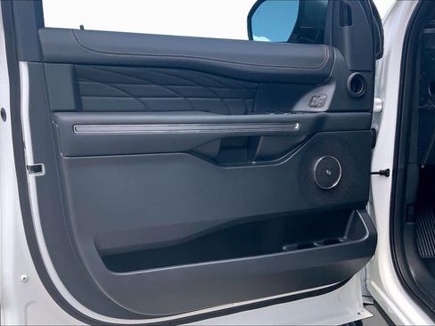 Used 2024 Ford Expedition Platinum RWD image 21