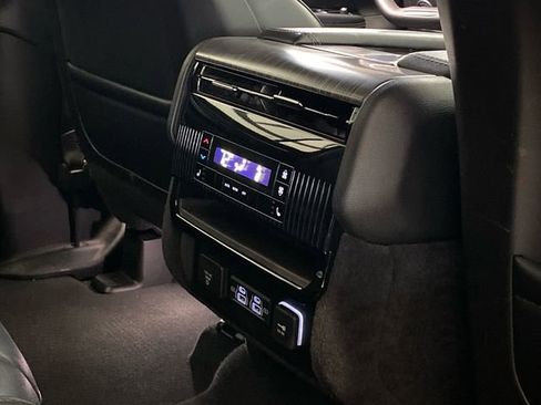 Used 2024 Jeep Wagoneer L Series II w/ Flexible Seating Group AWD/4WD image 11
