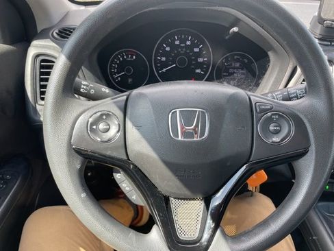 Used 2021 Honda HR-V LX image 9
