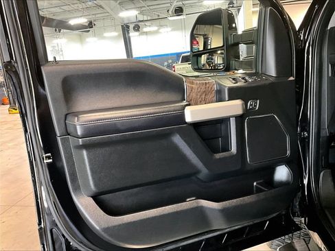 Used 2019 Ford F250 Lariat w/ Lariat Ultimate Package AWD/4WD image 9
