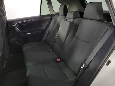 Used 2021 Toyota RAV4 LE image 17