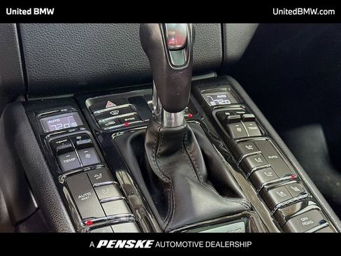 Used 2018 Porsche Macan Turbo image 11