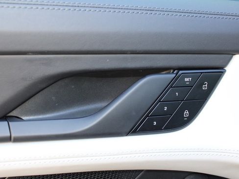 Used 2023 Porsche Taycan image 20