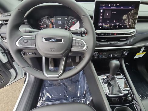 New 2026 Jeep Compass Latitude image 16