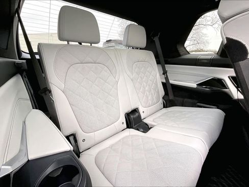 Used 2026 BMW X7 xDrive40i w/ Executive Package image 23