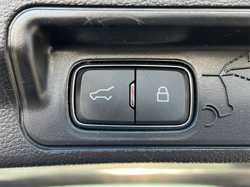 Used 2022 Ford Explorer XLT image 19