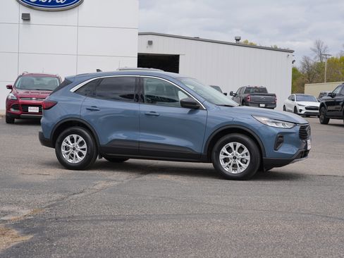 Used 2024 Ford Escape Active AWD/4WD image 2