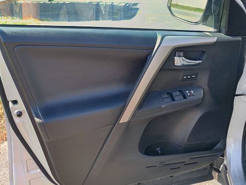 Used 2014 Toyota RAV4 Limited w/ Technology Package image 11