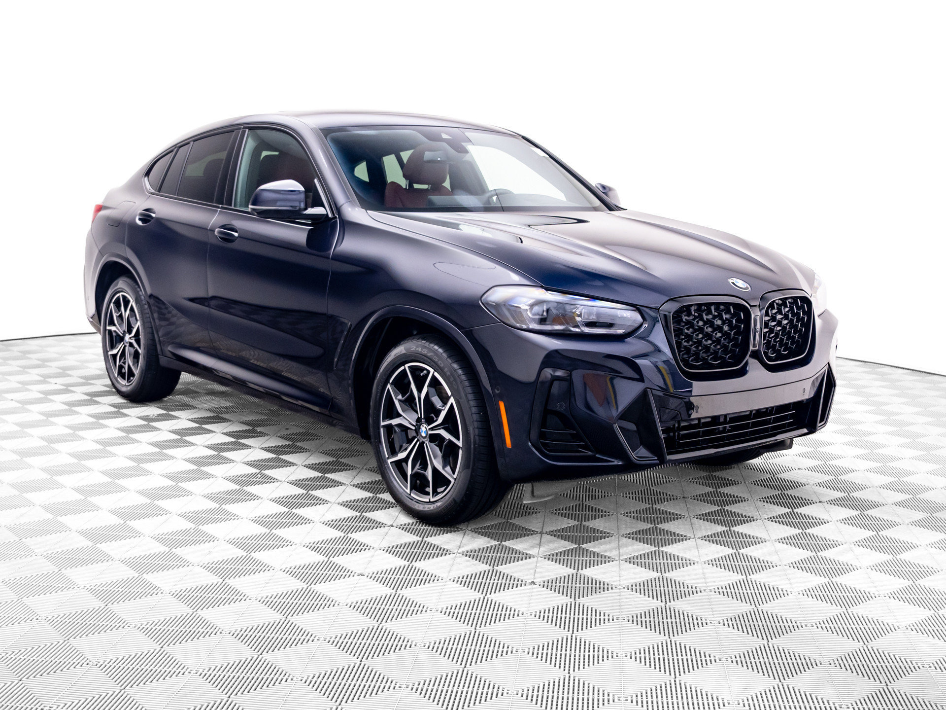 Used 2025 BMW X4 xDrive30i AWD/4WD image 7