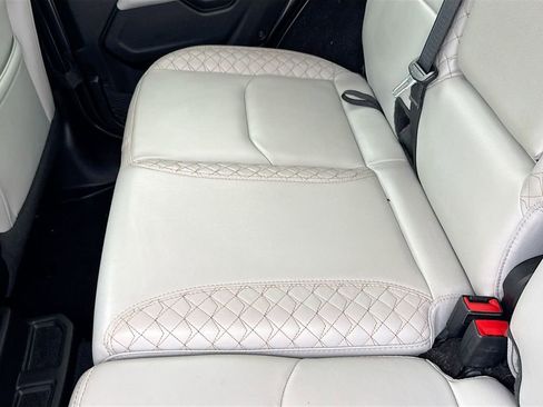 Used 2021 Jeep Wrangler Unlimited Sahara image 29