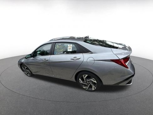 Used 2025 Hyundai Elantra SEL FWD image 5