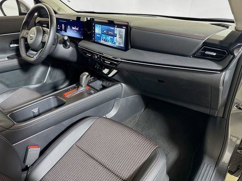 Used 2025 Nissan Kicks SR image 25