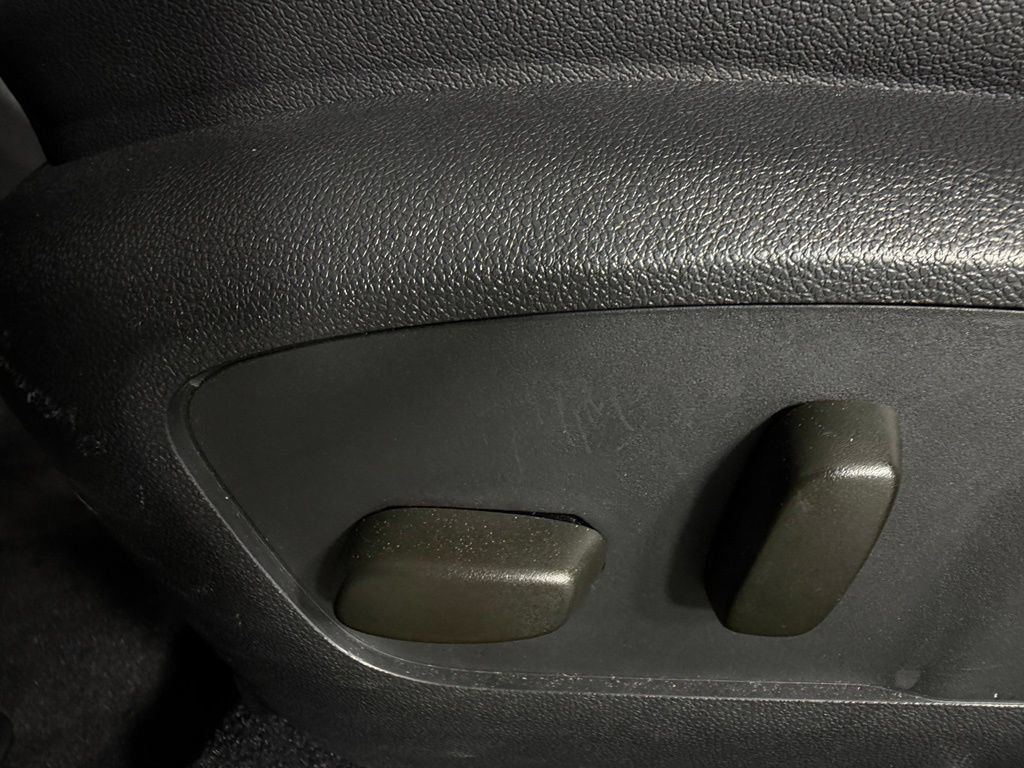 Used 2024 Chevrolet Equinox EV RS FWD image 23
