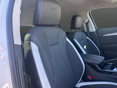 Used 2025 Buick Envision Sport Touring image 37