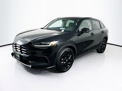 Used 2025 Honda HR-V Sport image 3