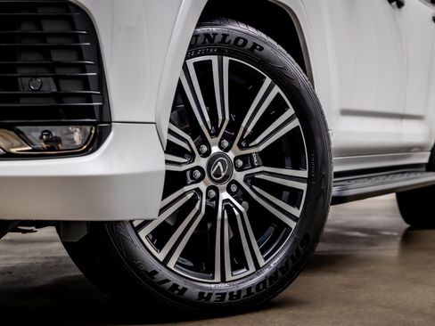 Used 2025 Lexus LX 600 4WD w/ Appearance Package image 21