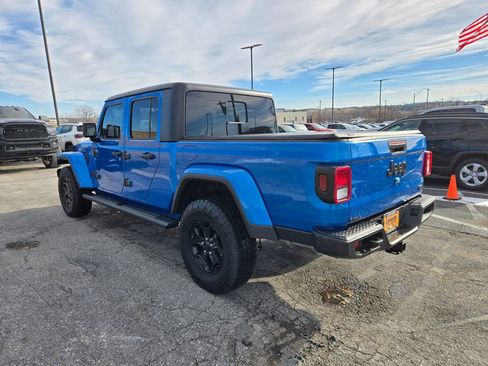 Used 2023 Jeep Gladiator Overland w/ Cold Weather Group image 6