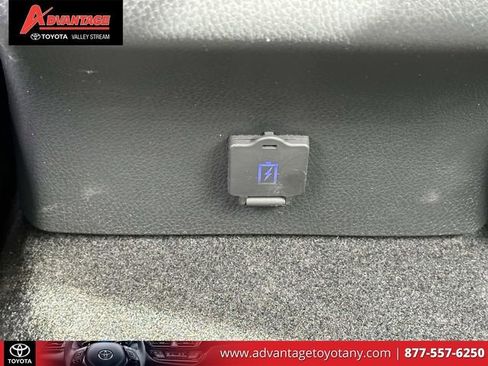 Used 2023 Toyota Camry SE image 16