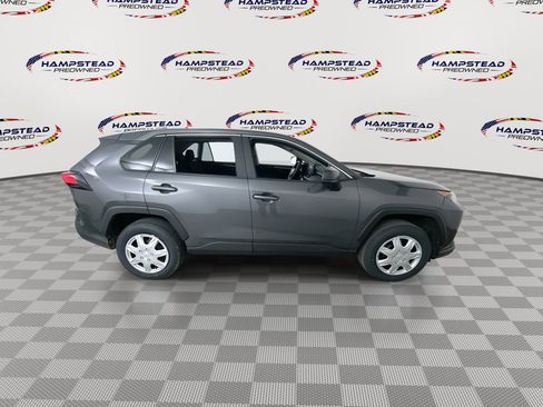 Used 2022 Toyota RAV4 LE FWD image 9