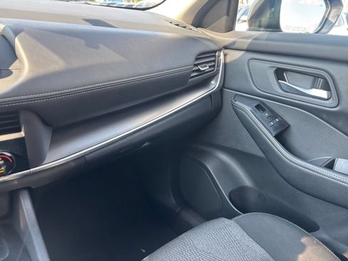 Used 2025 Nissan Rogue SV FWD image 36