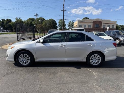 Used 2014 Toyota Camry LE FWD image 8