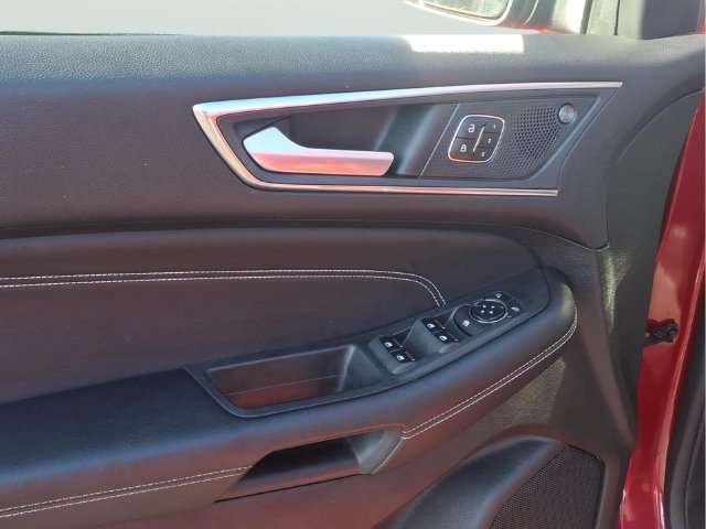 Used 2023 Ford Edge Titanium AWD/4WD image 9