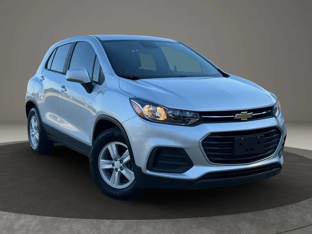 Used 2020 Chevrolet Trax LS w/ Tint and Cruise Package FWD image 9