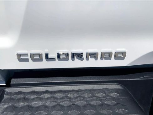 Used 2024 Chevrolet Colorado Z71 w/ Z71 Convenience Package 2 AWD/4WD image 8
