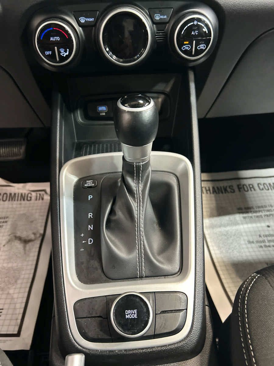 Used 2025 Hyundai Venue SEL FWD image 6