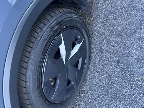 Used 2024 Toyota Prius LE image 19