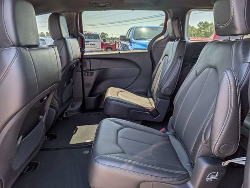 New 2027 Chrysler Pacifica Select FWD image 26