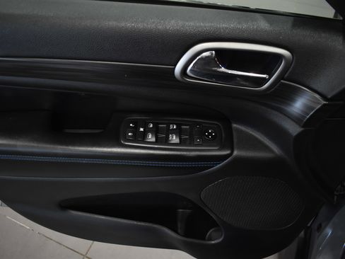 Used 2019 Jeep Grand Cherokee Laredo AWD/4WD image 34