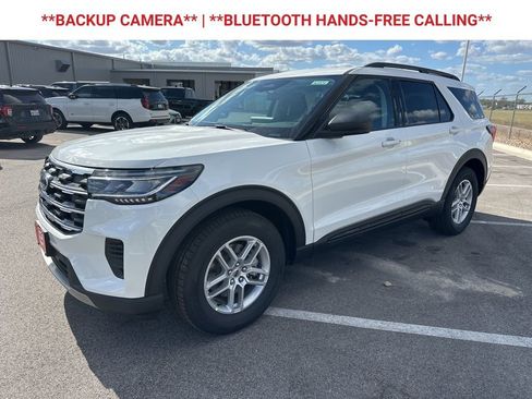 Used 2026 Ford Explorer Active image 3