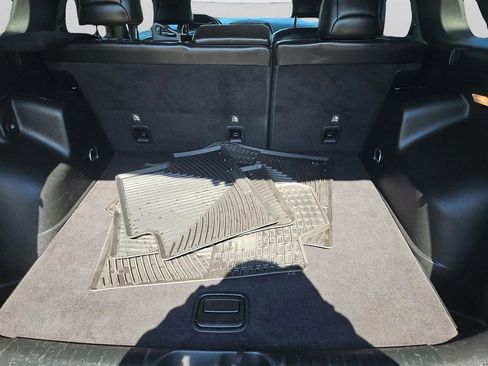 Used 2019 Jeep Cherokee Limited image 28