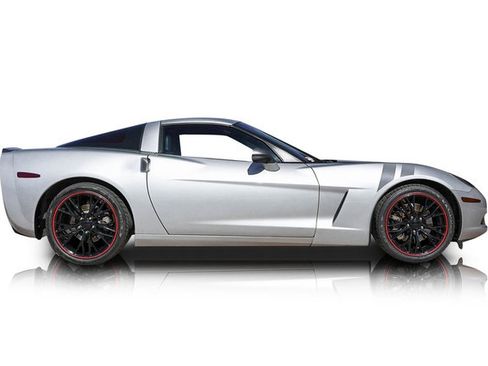 Used 2010 Chevrolet Corvette Coupe w/ 1LT RWD image 2
