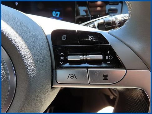 Used 2022 Hyundai Elantra SEL w/ Convenience Package FWD image 18