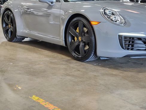 Used 2018 Porsche 911 Carrera RWD image 16